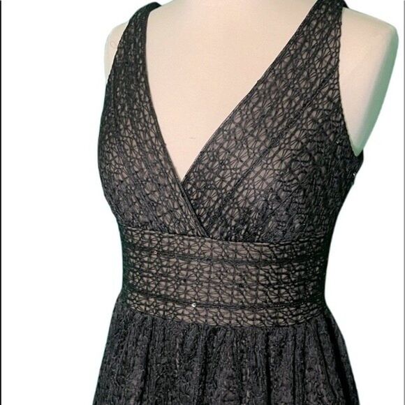 Maggie London - Picture 5 of 7